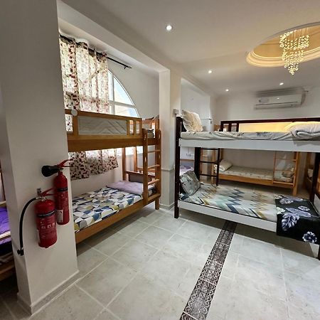 International Abu-Dhabi Hostel Villa Абу Даби Екстериор снимка