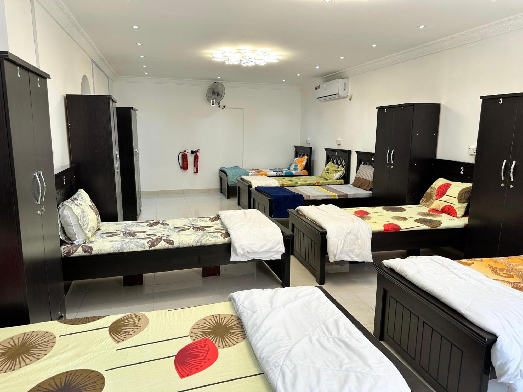 International Abu-Dhabi Hostel Villa Абу Даби Екстериор снимка