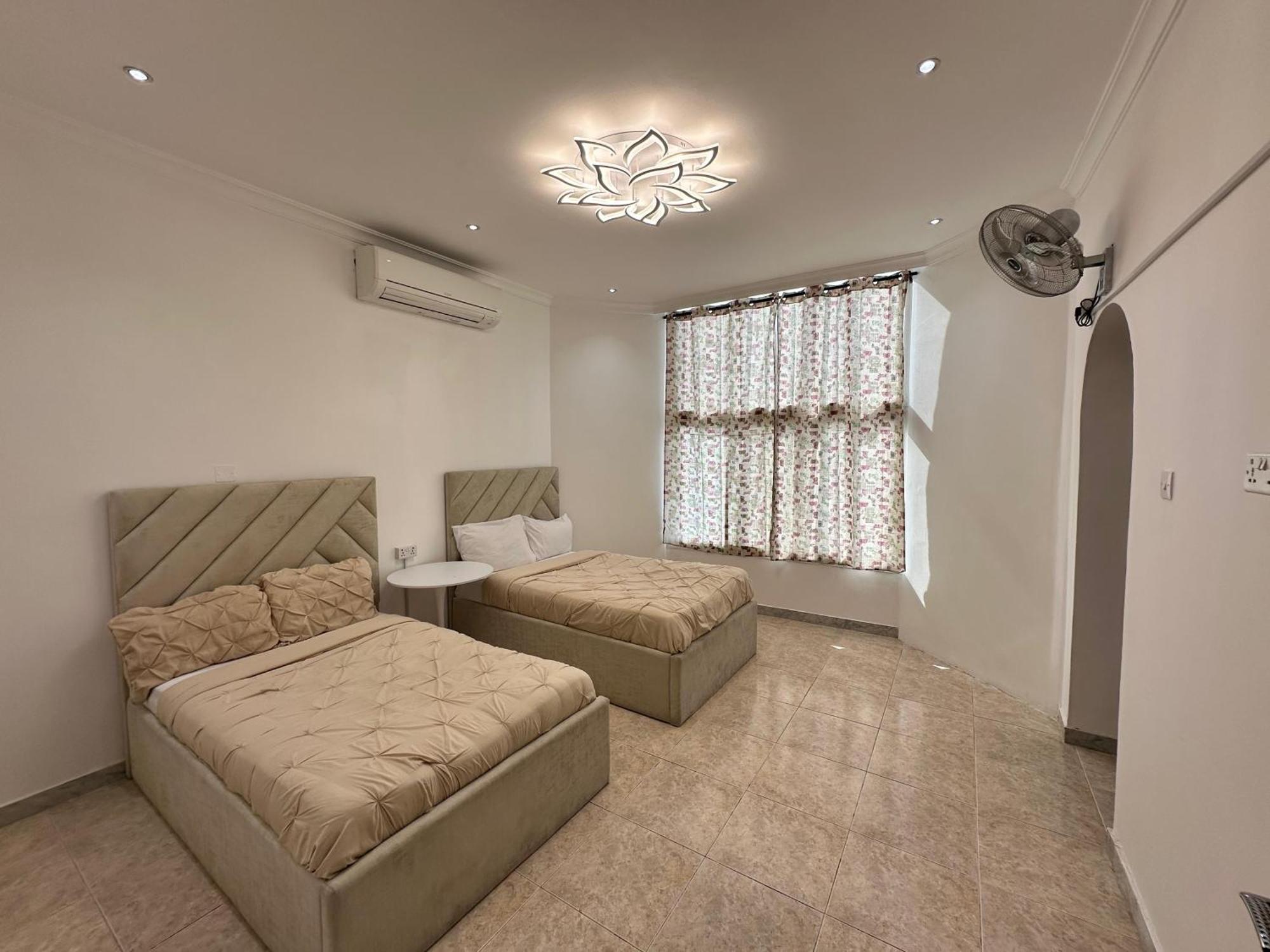 International Abu-Dhabi Hostel Villa Абу Даби Екстериор снимка