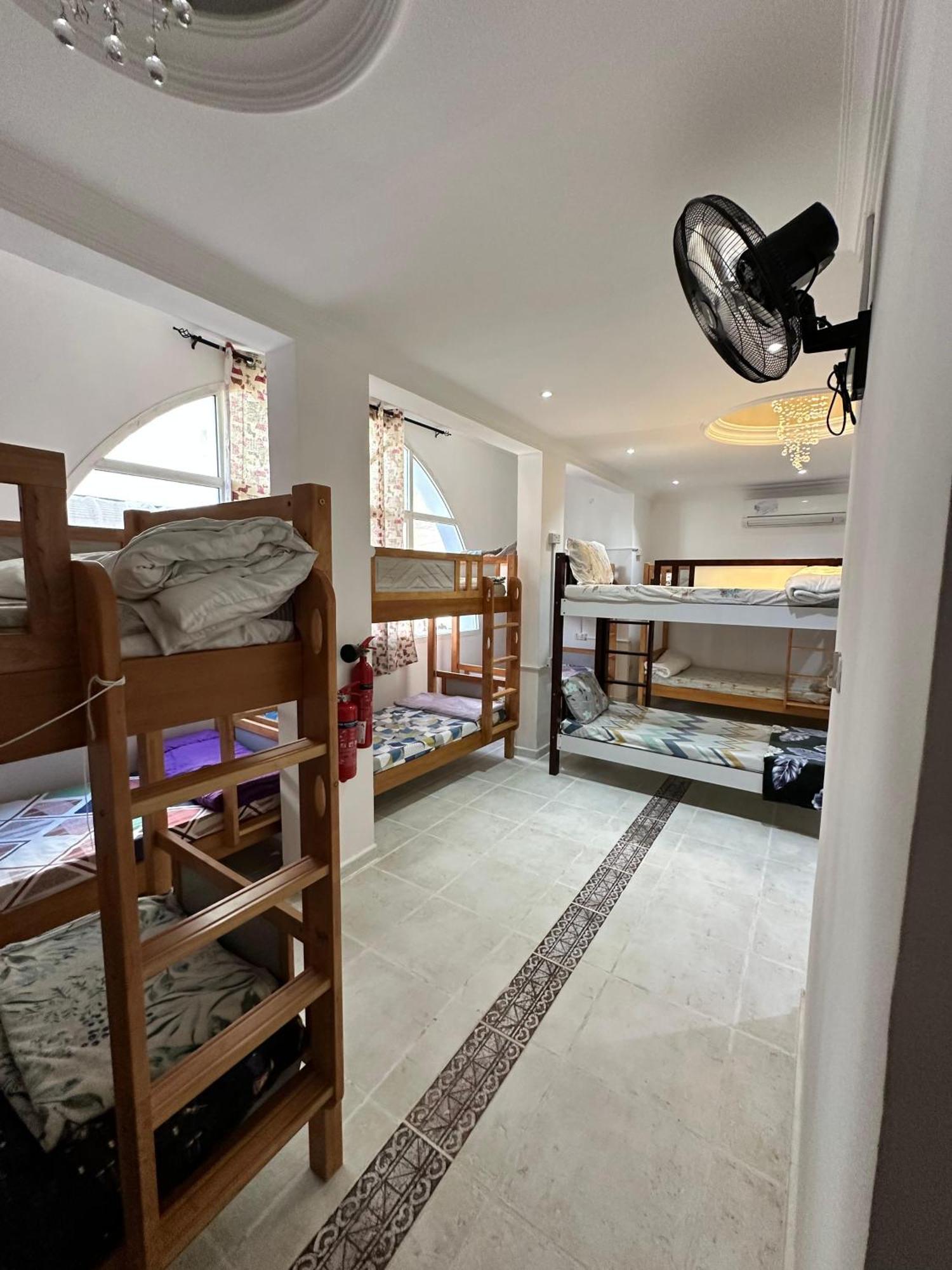 International Abu-Dhabi Hostel Villa Абу Даби Екстериор снимка