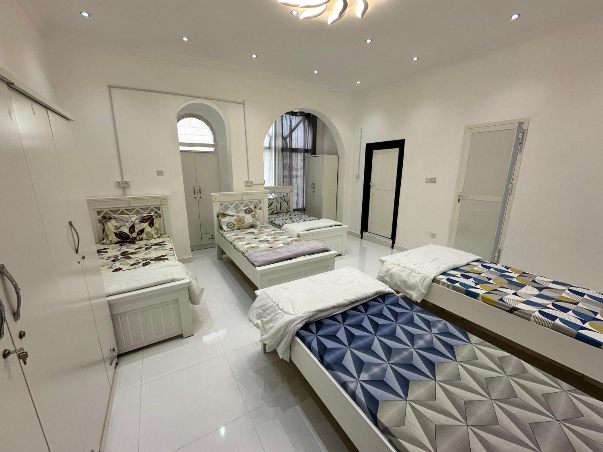 International Abu-Dhabi Hostel Villa Абу Даби Екстериор снимка