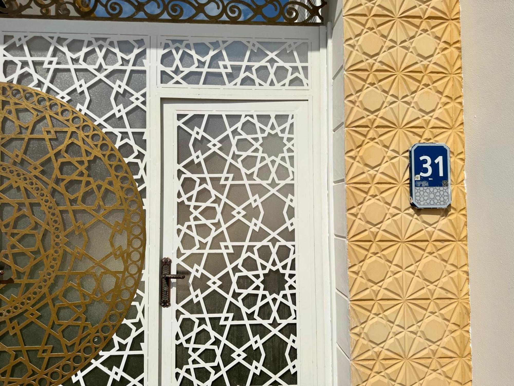International Abu-Dhabi Hostel Villa Абу Даби Екстериор снимка