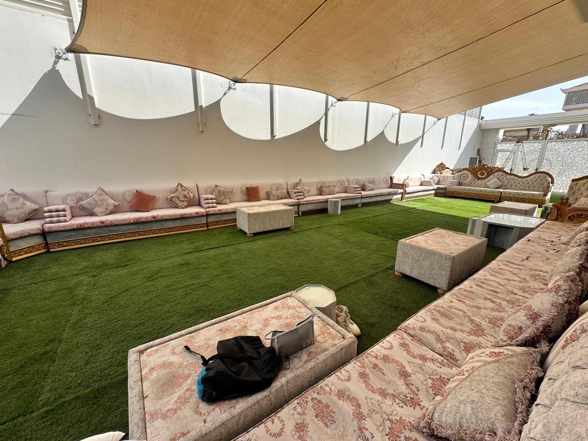 International Abu-Dhabi Hostel Villa Абу Даби Екстериор снимка