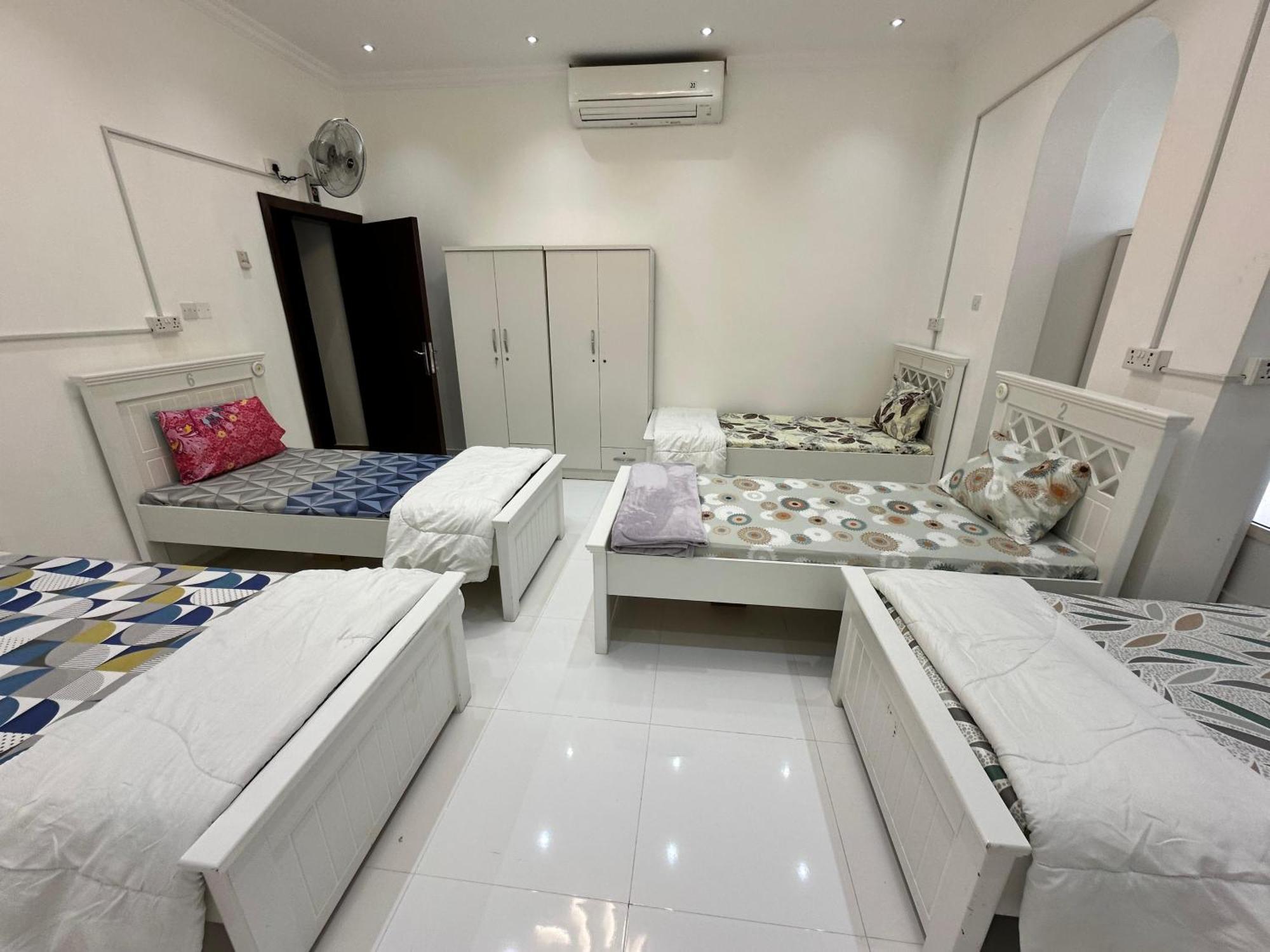 International Abu-Dhabi Hostel Villa Абу Даби Екстериор снимка