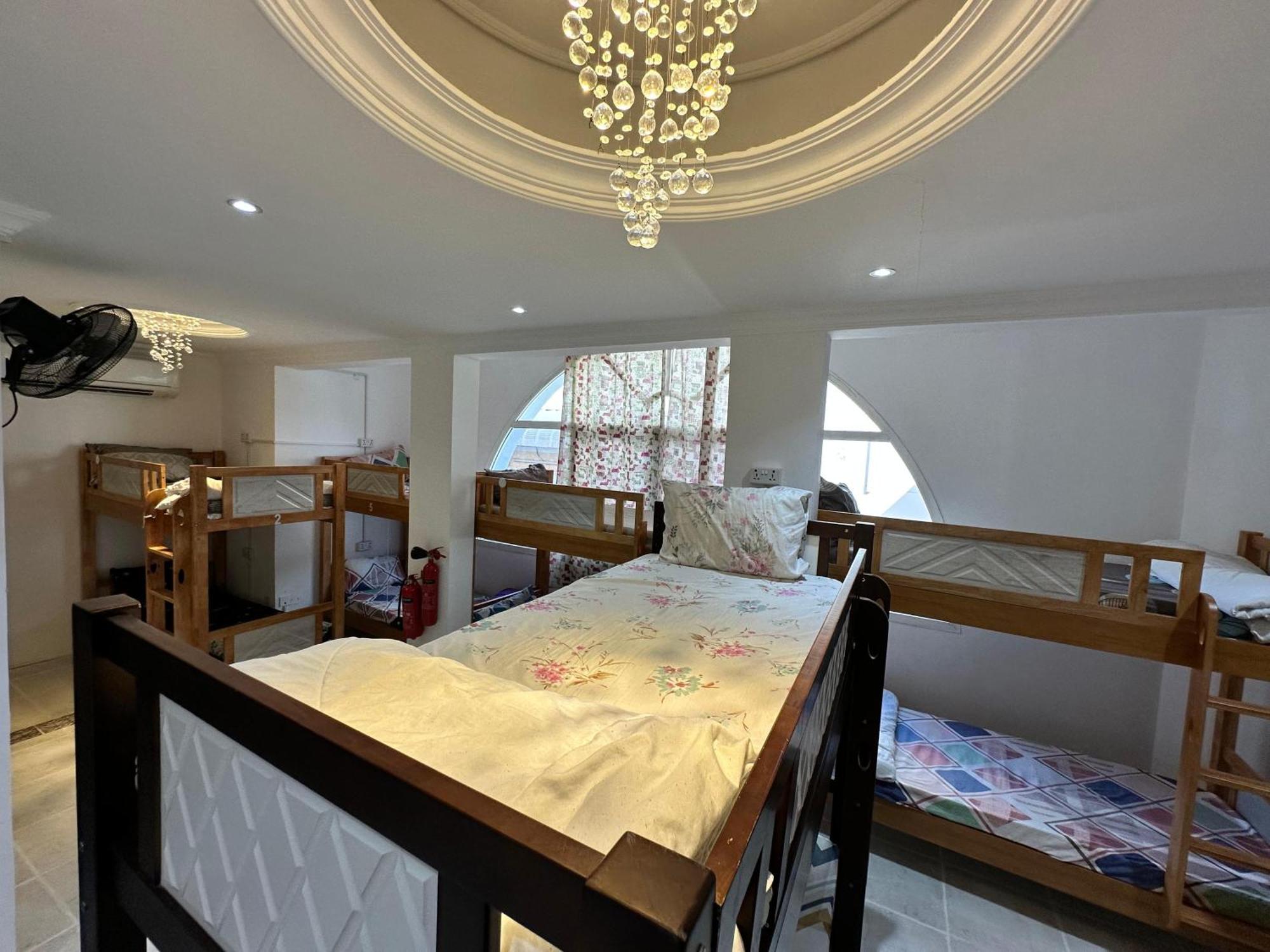 International Abu-Dhabi Hostel Villa Абу Даби Екстериор снимка