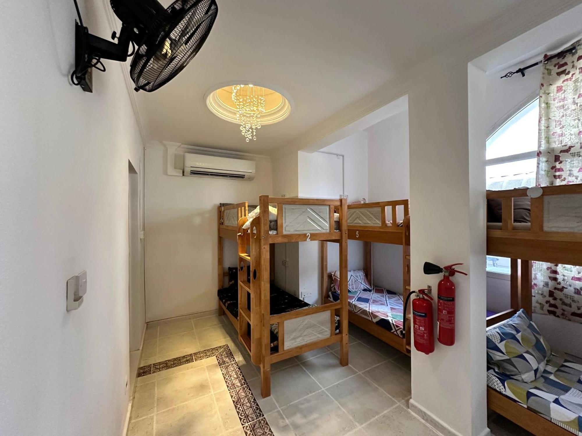 International Abu-Dhabi Hostel Villa Абу Даби Екстериор снимка
