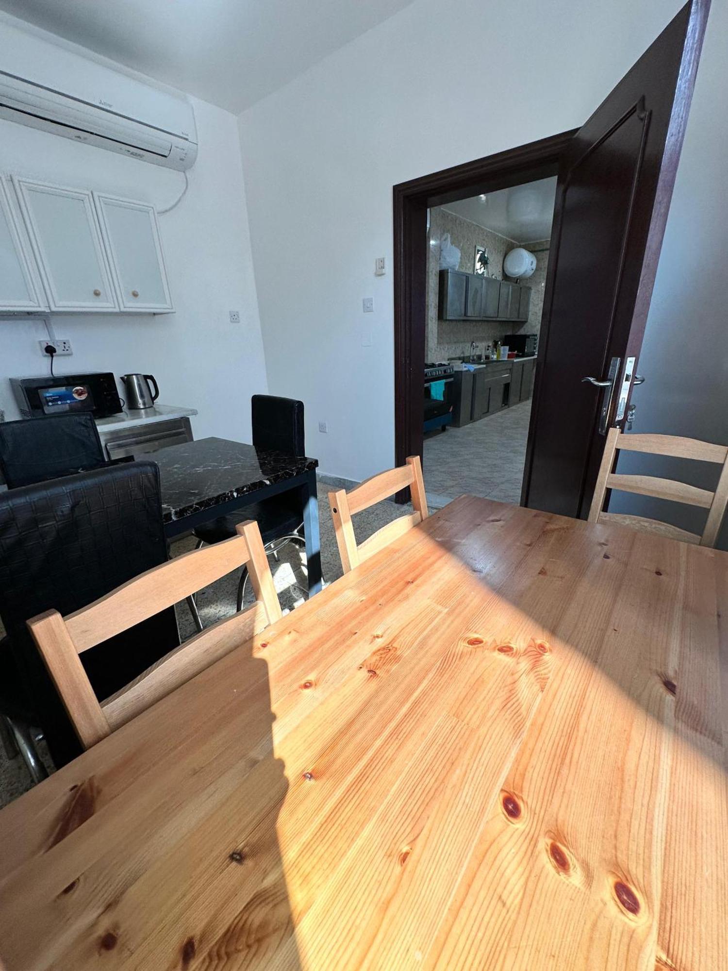 International Abu-Dhabi Hostel Villa Абу Даби Екстериор снимка