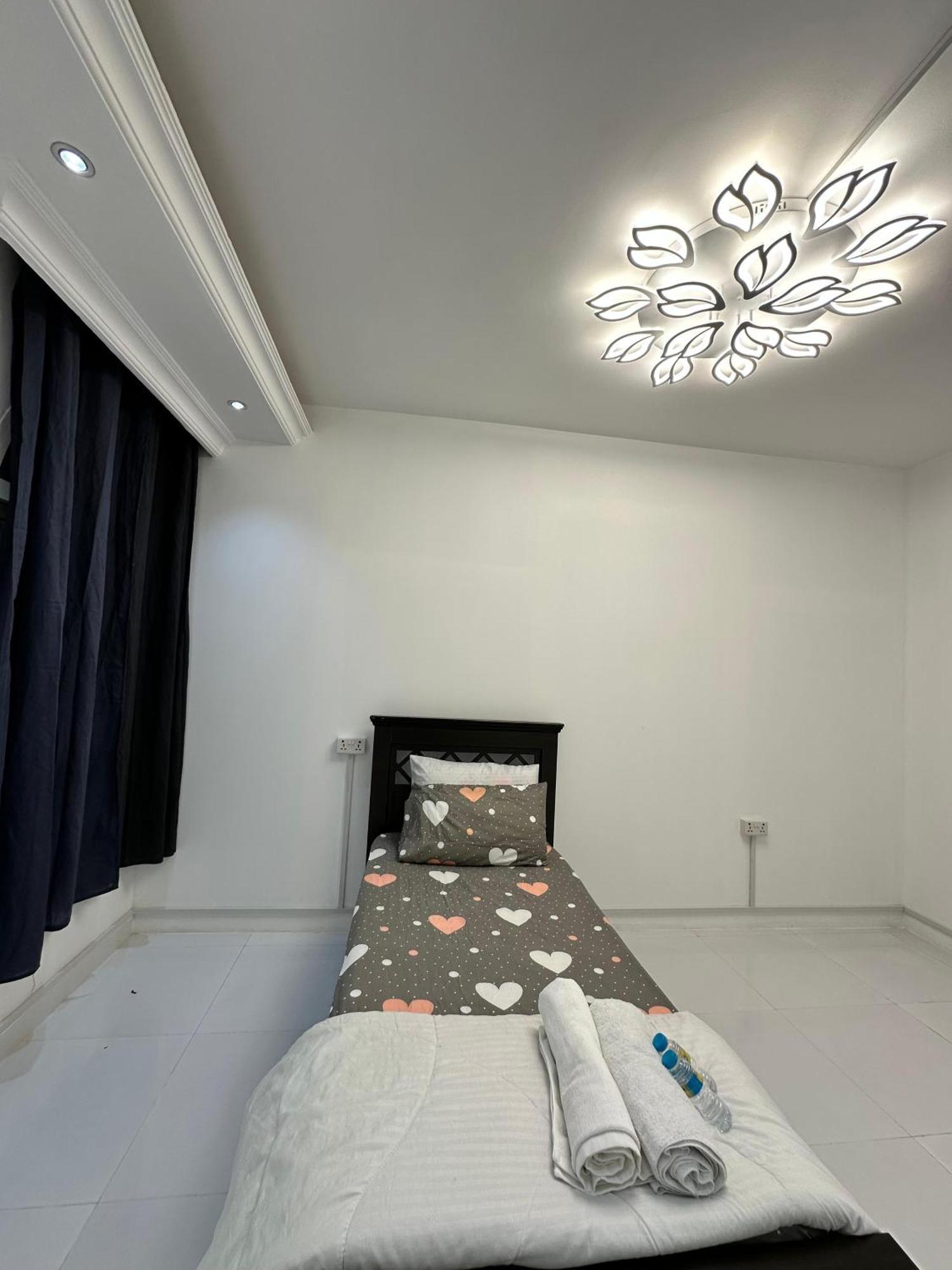 International Abu-Dhabi Hostel Villa Абу Даби Екстериор снимка