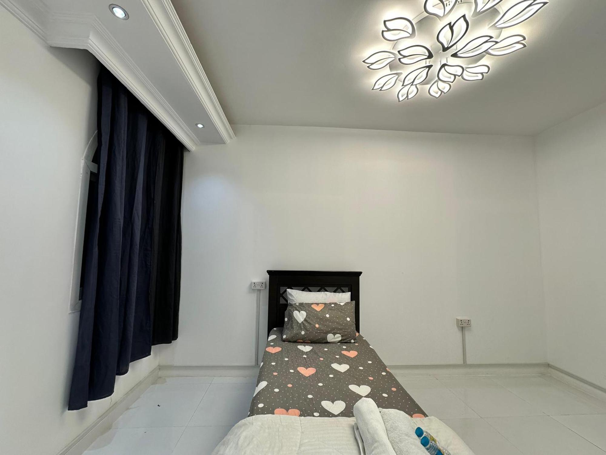 International Abu-Dhabi Hostel Villa Абу Даби Екстериор снимка