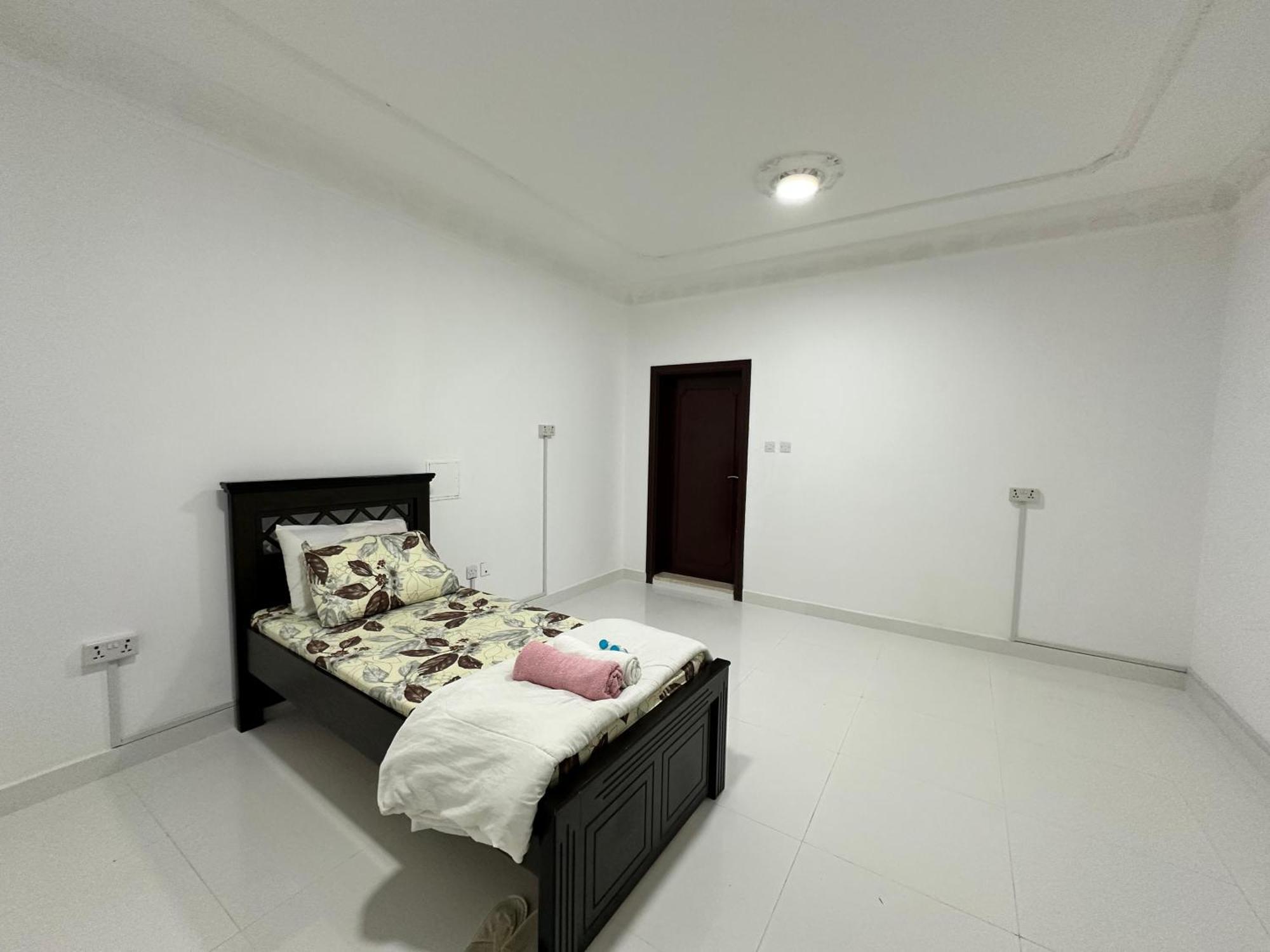 International Abu-Dhabi Hostel Villa Абу Даби Екстериор снимка