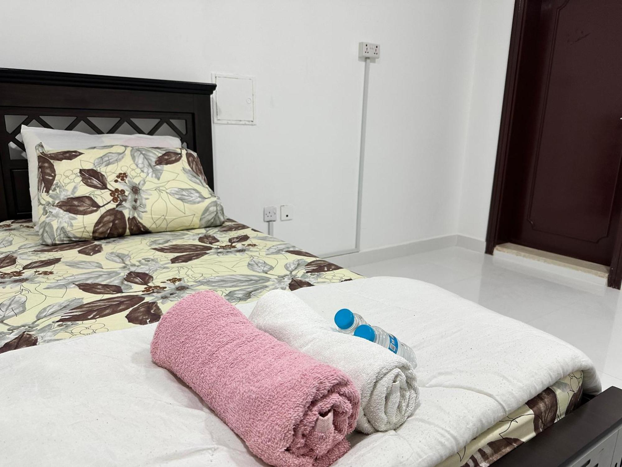 International Abu-Dhabi Hostel Villa Абу Даби Екстериор снимка