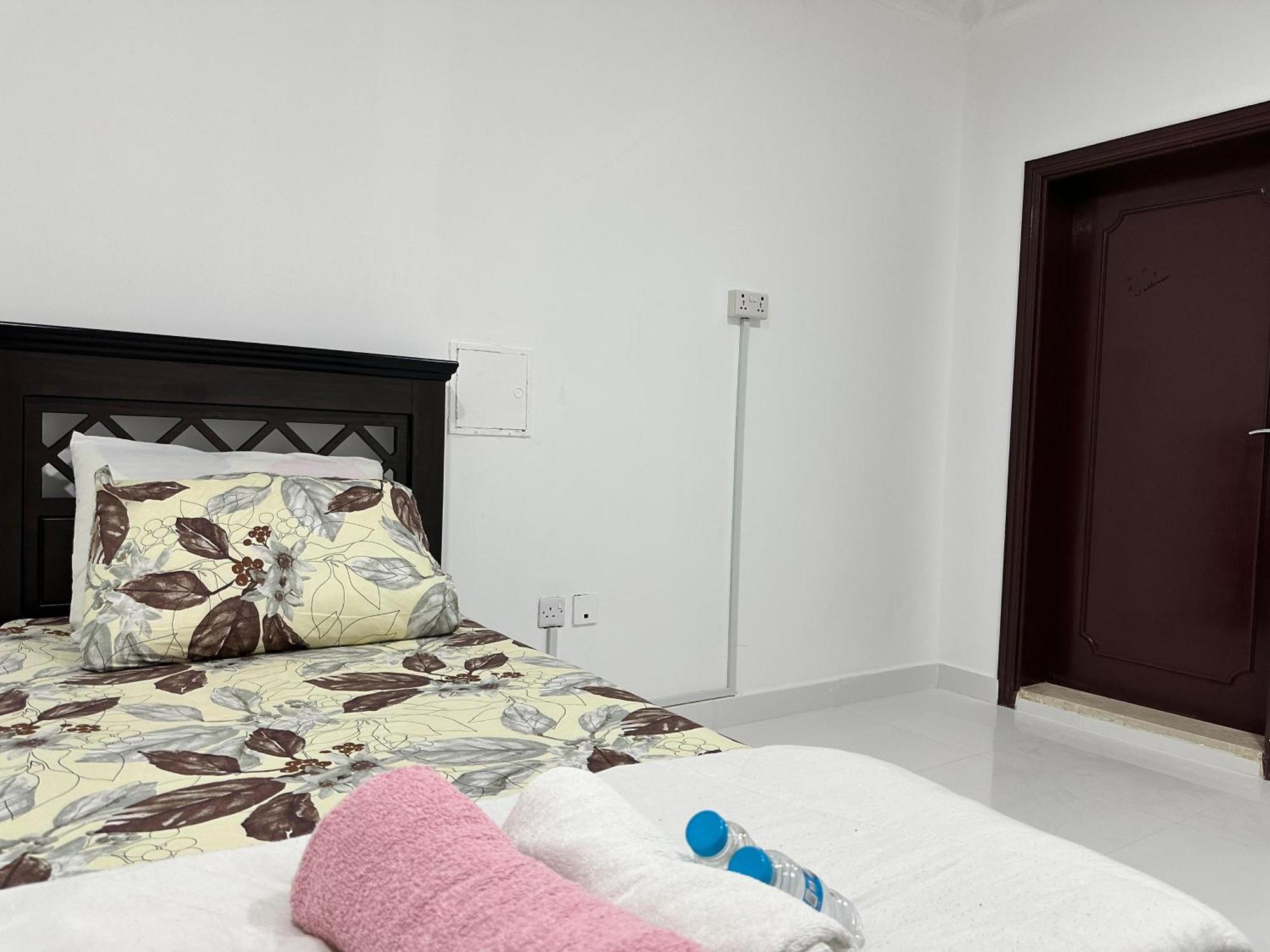 International Abu-Dhabi Hostel Villa Абу Даби Екстериор снимка